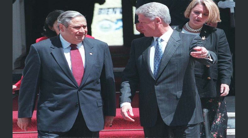 El expresidente Armando Calderón Sol durante visista  visita oficial de Bill Clinton  a El Salvador en marzo de 1999.