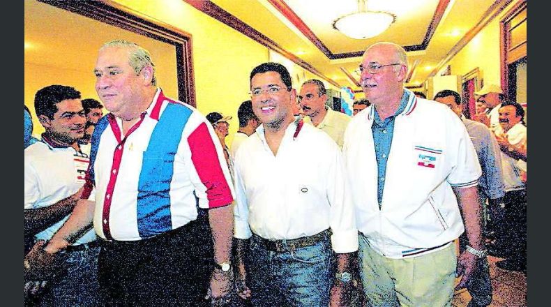 Armando Calderón Sol, Francisco Flores y Félix Alfredo Cristiani en eua reunión del COENA en un hotel capitalino.