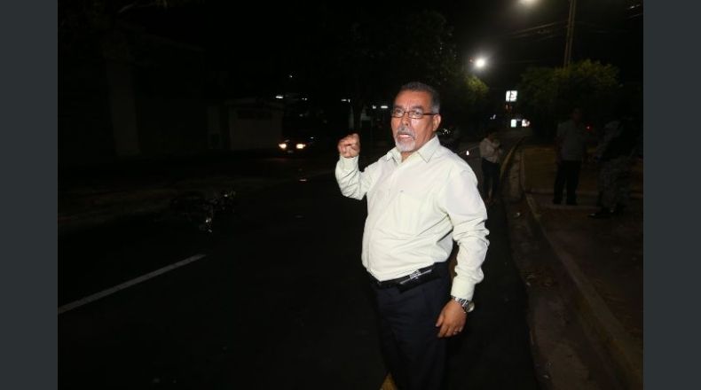 Liberan a acusado de robarle un celular a un diputado del FMLN