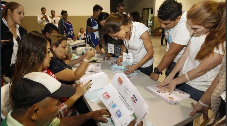 Diputados y alcaldes electos recibirán credenciales el 25 de abril