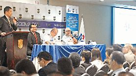 Presentación.  Autoridades de la PNC y de la cooperación japonesa presentaron ayer un documento que recoge toda la estrategia de Policía Comunitaria desde 2008.