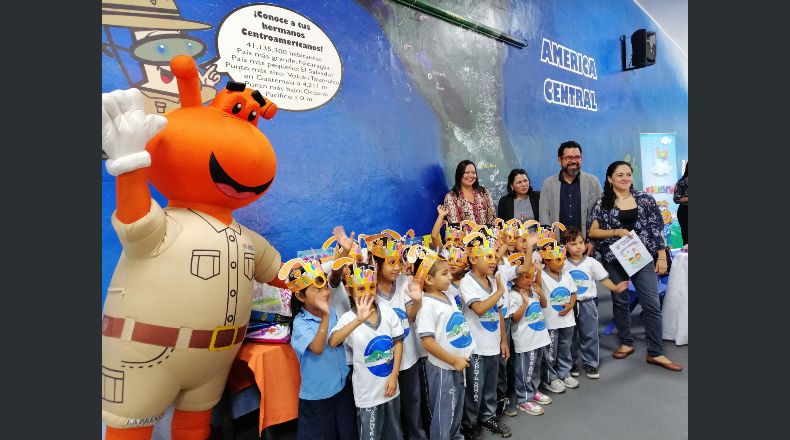 LPG celebra la educación con donativo a centro escolar de ayutuxtepeque