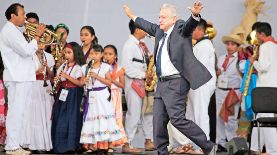 Movimientos.  López Obrador ha establecido como tradición el visitar pueblos para sus conferencias.