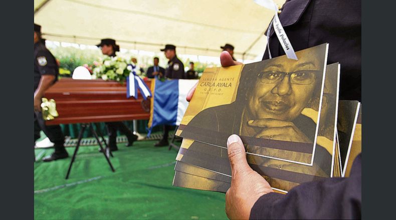 Beneficio. Víctor David Castillo Campos fue beneficiado con el arresto domiciliario tras vencerse su prisión provisional. Es uno de los procesados por el feminicidio de la agente Carla Ayala ocurrido el 29 de diciembre de 2017. El autor del crimen sigue prófugo de la justicia.