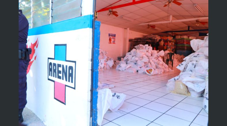 Encuentran paquetes de alimentos dentro de la sede del partido ARENA en Ilopango. Foto cortesía / PNC