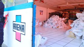 Encuentran paquetes de alimentos dentro de la sede del partido ARENA en Ilopango. Foto cortesía / PNC