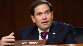 Los senadores estadounidenses Marco Rubio y Tim Kaine denunciaron este martes la 