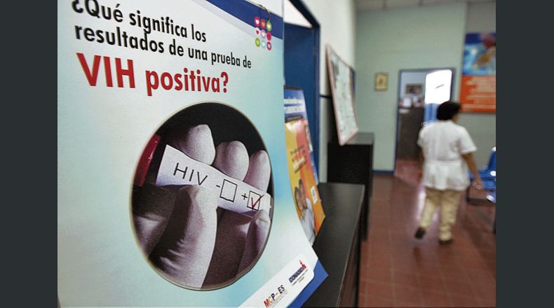 El MINSAL registró en 2020 un total de 2,042 casos de tuberculosis y 123 casos de personas con VIH/TB.