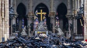 Este viernes 15 se cumplieron 3 años del incendio que acabó con la cubierta de Notre Dame y puso en jaque uno de los templos góticos más emblemáticos de la cristiandad. Foto Archivo/AP.