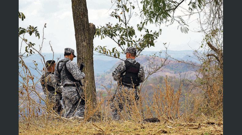 Pistola. Autoridades aseguraron que en la zona del enfrentamiento se encontró una pistola.