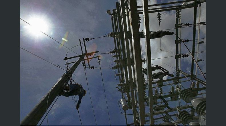 En horas de la tarde del lunes 5 se reportó el corte de energía eléctrica. Foto LPG/Archivo.