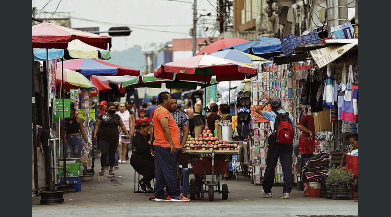 Sector informal. Ocho de cada 10 salvadoreños no tendrá una pensión cuando llegue su edad de retiro, porque están empleados en el sector informal de la economía nacional.