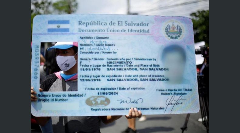 “Yo quiero ser reconocida bajo mi género”: ¿Qué tan difícil es cambiarse el nombre y el género en El Salvador? 