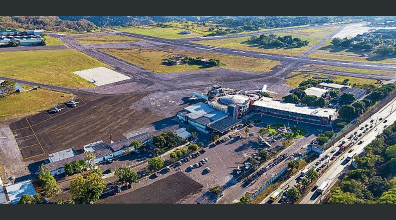 Demanda. El piloto Héctor Lionel Mata Sol Hernández demandó al director del Aeropuerto de Ilopango y CEPA.