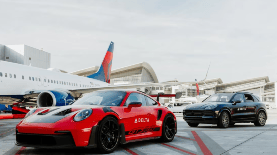 Una aerolínea de EUA ofrece la posibilidad de hacer las conexiones entre vuelos más interesantes a bordo de un Porsche. Foto: Porsche Norteamérica