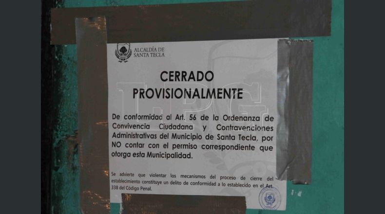 Un taller bicado entre la calle Daniel Hernández y la 8va Avenida Sur, una cuadra abajo del Paseo Concepción fue cerrado la noche del lunes de forma provisional.