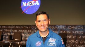 El astronauta de la NASA, Frank Rubio compartió tres poderosos consejos a los jóvenes salvadoreños.