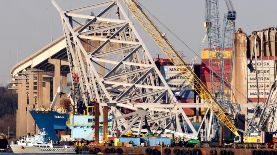 Puente Francis Scott Key Bridge de Baltimore derrumbado sobre el buque Dali.