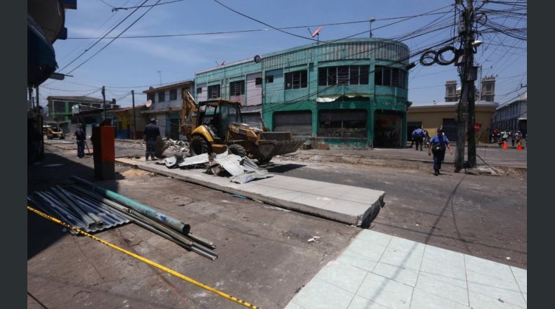 El desalojo de vendedores mantiene cerradas algunas calles del Centro Histórico.