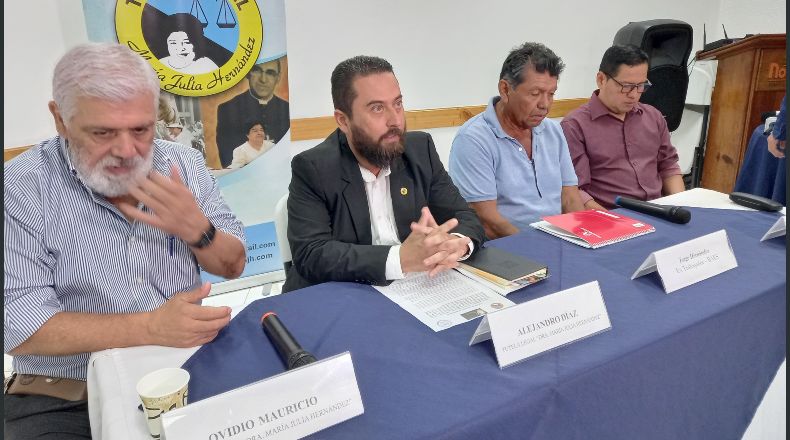 Organizaciones ambientales del Sitio del Niño, Tutela Legal y extrabajadores de Baterías de El Salvador, denunciaron falta de información de las autoridades (foto LPG: Williams Sandoval)