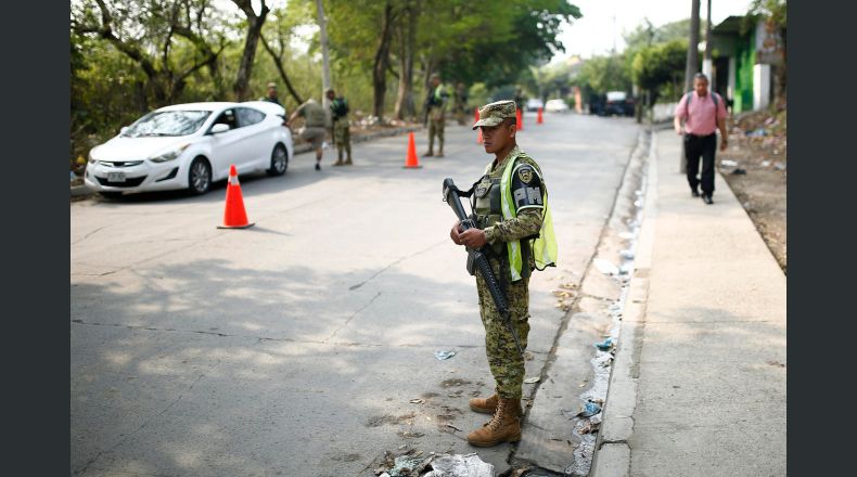 Nayib Bukele asume nuevamente la presidencia de El Salvador con un marcado contraste entre los logros de seguridad alcanzados en su primer Gobierno y una economía con uno de los menores rango de crecimiento en la región y en constante necesidad de financiación del Ejecutivo, incluso a costa de los fondos de pensiones de los trabajadores. EFE/Rodrigo Sura