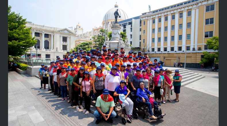 Visita al Centro Histórico. En el segundo recorrido realizado por CONFIA participaron 50 pensionados, cada uno acompañado por un familiar. LPG/Cortesía.