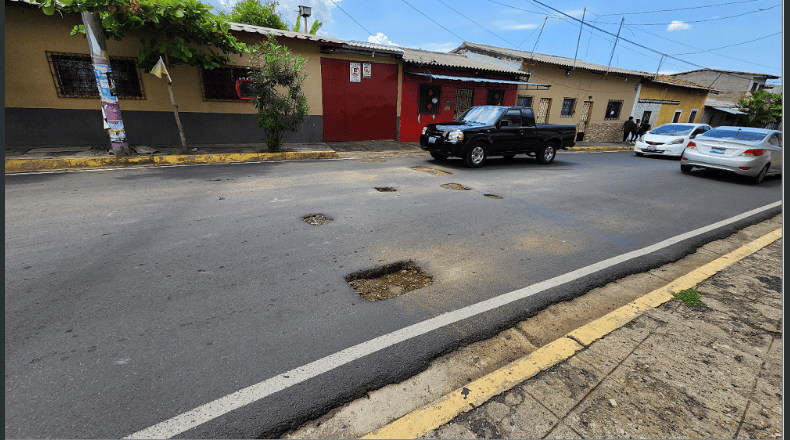 LPG/Alfredo Rodríguez. Los baches incrementan tras las lluvias, indicaron los pobladores de Analco.