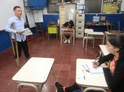 LPG/DENNIS ARGUETA.  Apasionado por la enseñanza.  Ábrego imparte las clases de  Moral, Urbanidad y Cívica;  Servicio Social, Estudios Sociales, e Inglés.