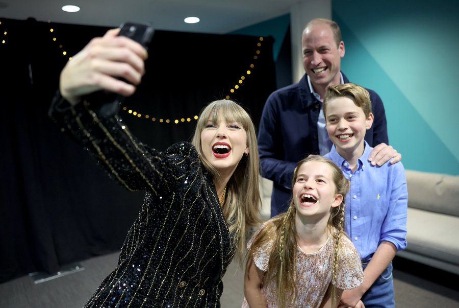 El príncipe William y sus hijos en un concierto de Taylor Swift.