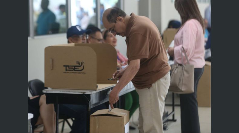 Acción Ciudadana denunció al TSE por poco compromiso con la transparencia.