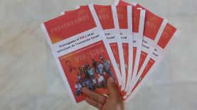 En febrero pasado, el MINSAL retiró material educativo porque mencionaba a la población LGBTIQ+ y desmontó el protocolo de atención especializada para este grupo. La Mesa Permanente por una Ley de Identidad de Género pide que se restauren esos lineamientos.