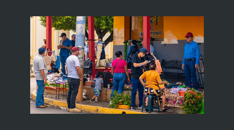 Foto LPG/ Cortesía. LPG/Cortesía  Algunos chalatecos pidieron al alcalde reubicar en lugares viables a los comerciantes.