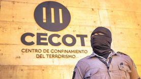 El CECOT fue inaugurado a inicios de 2023 y fue declarado como la cárcel más grande de Latinoamérica, con capacidad para 40,000 reos. Por ahora solo alberga a menos de 15,000.