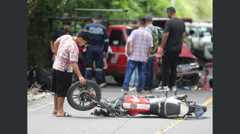 Acompañante de motociclista murió en accidente en La Paz. Foto LPG: Michael Huezo.