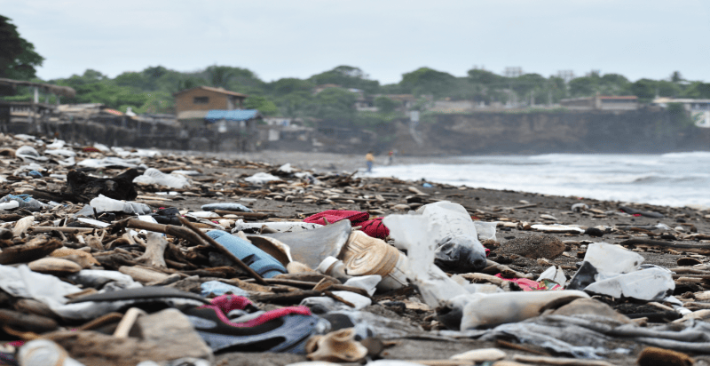 La encuesta de la UFG revela que la población responsabiliza a la basura de la contaminación de ríos, playas y sus propias comunidades. 