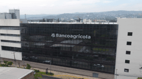 El Bancoagrícola es el primer banco de la plaza en El Salvador, con la mayor participación en depósitos y créditos.