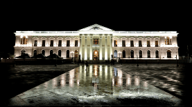 El ministerio de Cultura pagó más de $112 mil por la compra de luces para el Palacio Nacional. Así lucía la noche del pasado miércoles.