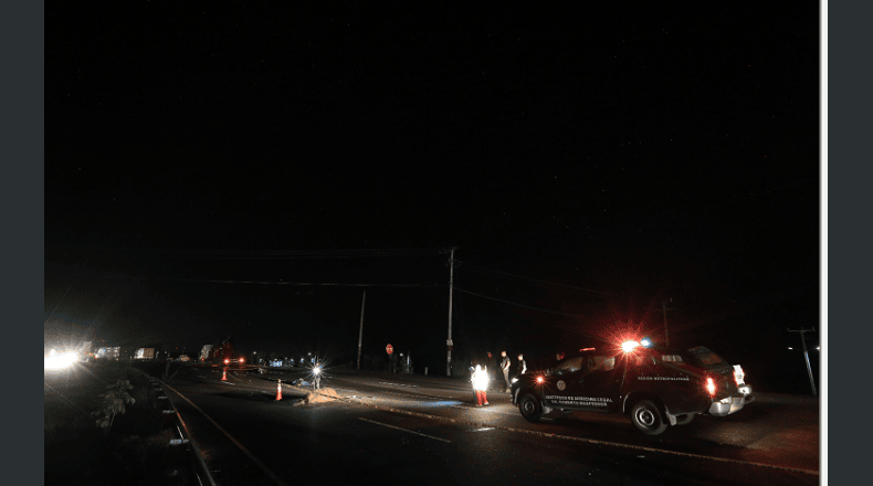 LPG/Francisco Alemán. Pobladores aseguraron que la carretera no tiene iluminación por lo que el  motociclista  no habría visto al caballo.