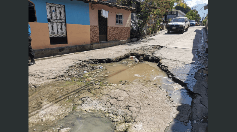 LPG/Emanuel Boquin. Los habitantes afirmaron que la calle se encuentra arruinada desde hace más de dos años.