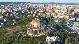 Una parte de Tirana, la capital de Albania, aspira se convertirá en una especie de Vaticano islámico, según lo anunciado por el primer ministro del país balcánico. Foto: Getty Images