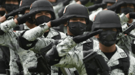 Miembros de la recién creada Fuerza Especial de Reacción e Intervención (FERI) de la Guardia Nacional durante una ceremonia de presentación en la Ciudad de México, el 16 de agosto de 2022. (AP Foto/Marco Ugarte)