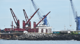 El puerto de Acajutla solo puede atender entre cuatro y cinco barcos a la vez, y es uno de los menos eficientes de la región, según índices.