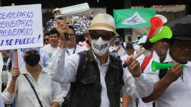 Una de las imágenes de la marcha del pasado sábado 19 de octubre para que no se suspenda el escalafón. / FOTO LPG, MÓNICA SOLIS.