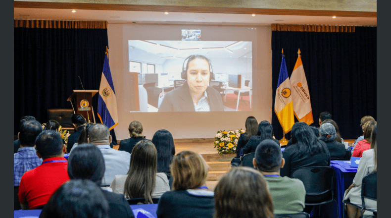 Nuevas tecnologías. En el primer Congreso Internacional de Bibliotecología y Ciencias de la Información se discutió sobre las nuevas tecnologías en la  gestión del conocimiento. LPG/Cortesía. 