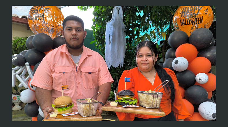 Foto LPG/Alfredo Rodríguez. Calidad. Estos hermanos utilizan ingredientes frescos en cada hamburguesa en su local que atiende de martes a domingo, en horario de 10:00 de la mañana a 9:00 de la noche.