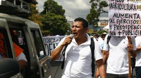 Médicos y docentes durante marcha por escalafón. Foto: archivo LPG/ Luis Martínez