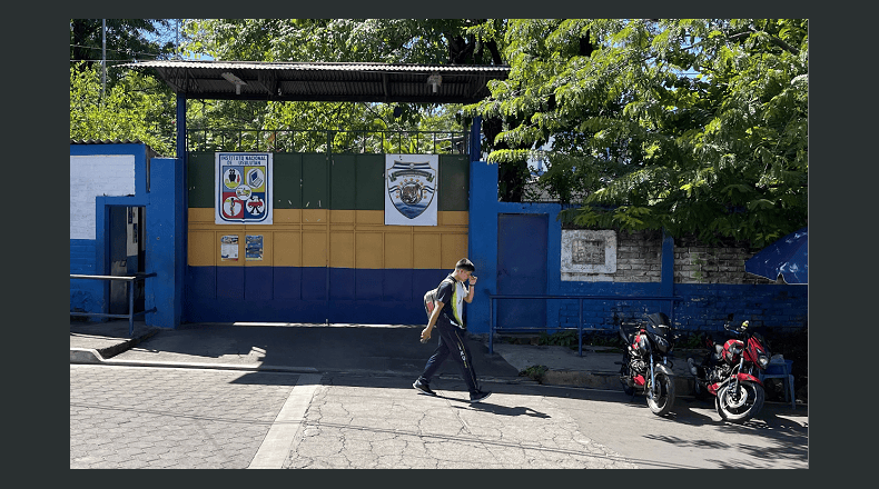 LPG/Maynor Lovo.  La Departamentalde Educación informó a  docentes que sus despidos son por una supuesta reestructuración