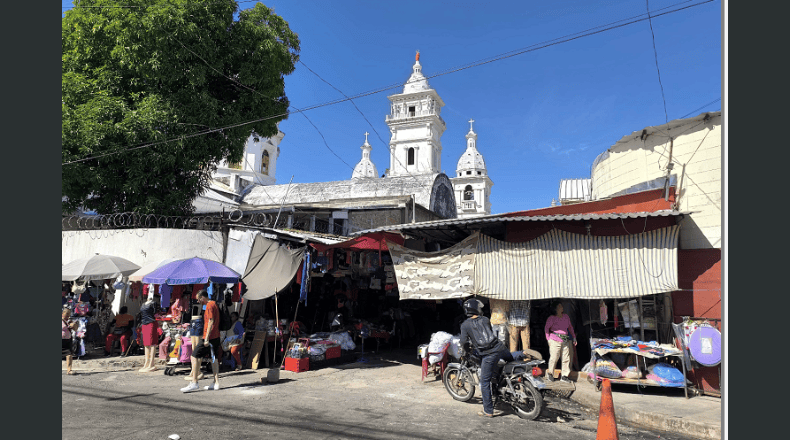 LPG/Alfredo Rodríguez. Los robos  han causado malestar entre los comerciantes del pasaje Morazán,  quienes temen que puedan ocurrir más delitos en el lugar.