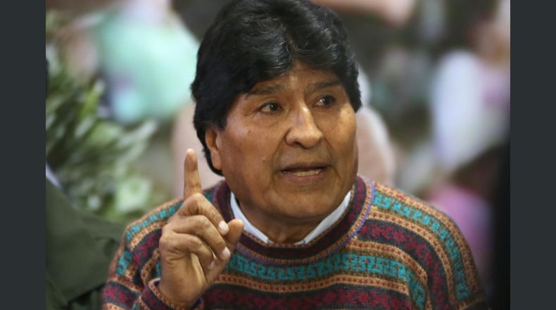 Morales está atrincherado desde hace 17 días en la región del Chapare, en la región de Cochabamba, su bastión político y sindical, al tiempo que sus seguidores empezaron a bloquear las principales carreteras en el centro del país, en defensa del exmandatario ante una posible orden de captura por un caso de trata de personas y estupro. EFE/ Luis Gandarillas ARCHIVO