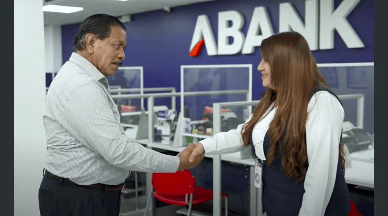 ABANK ha logrado brindar acceso a servicios financieros a miles de salvadoreños que antes no contaban con esta posibilidad. LPG/Cortesía.